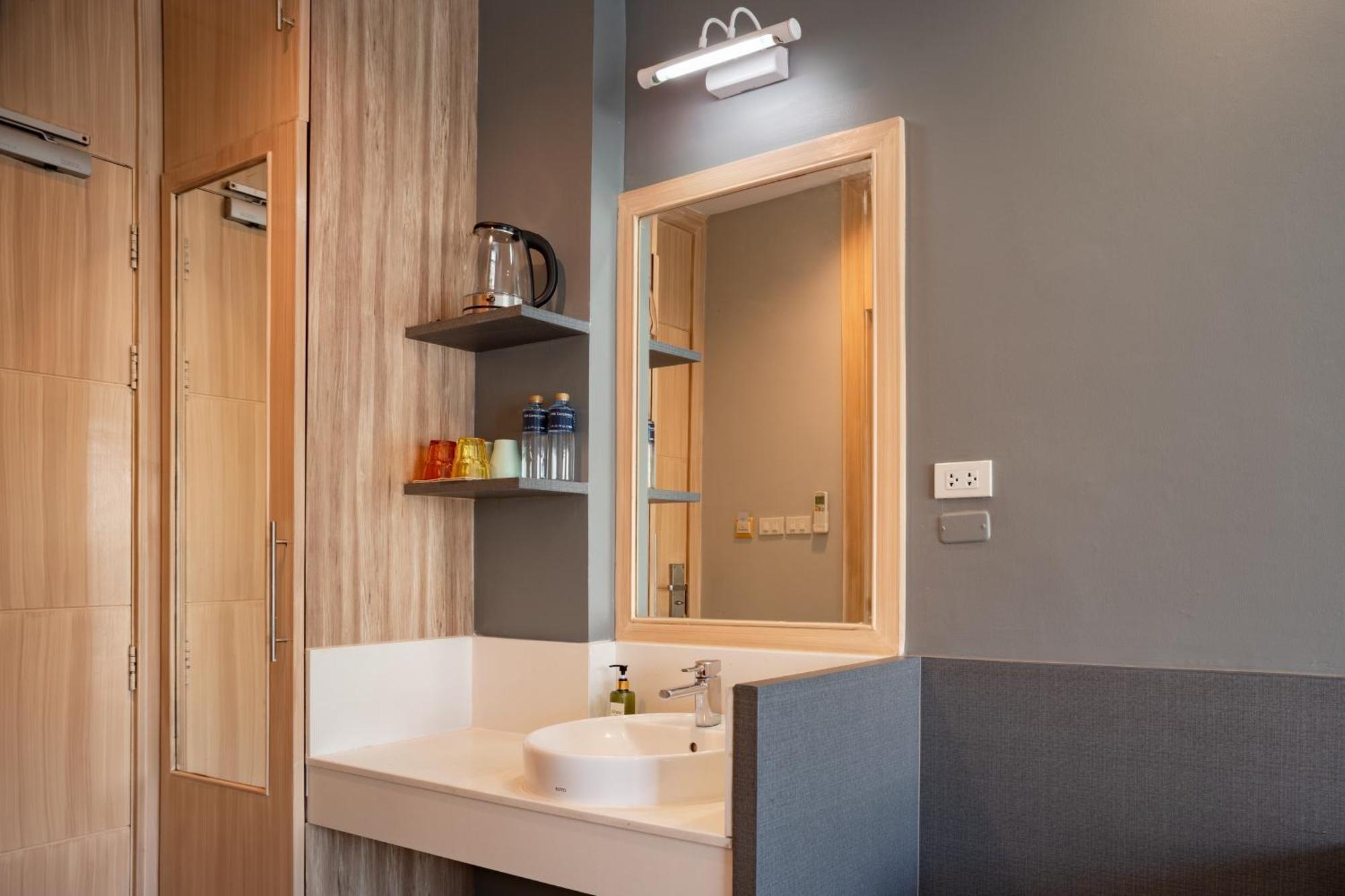 Icheck Inn Gems Center Silom Bangkok Zewnętrze zdjęcie